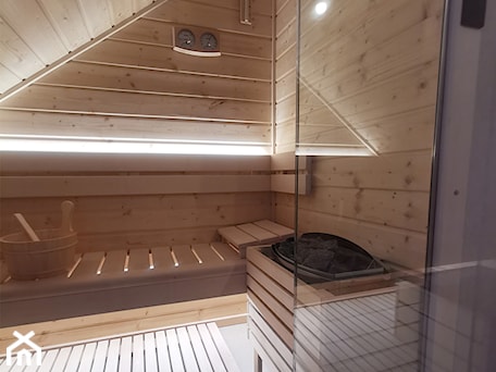 Aranżacje wnętrz - Domy: Sauna fińska na poddaszu - Supine. Przeglądaj, dodawaj i zapisuj najlepsze zdjęcia, pomysły i inspiracje designerskie. W bazie mamy już prawie milion fotografii!