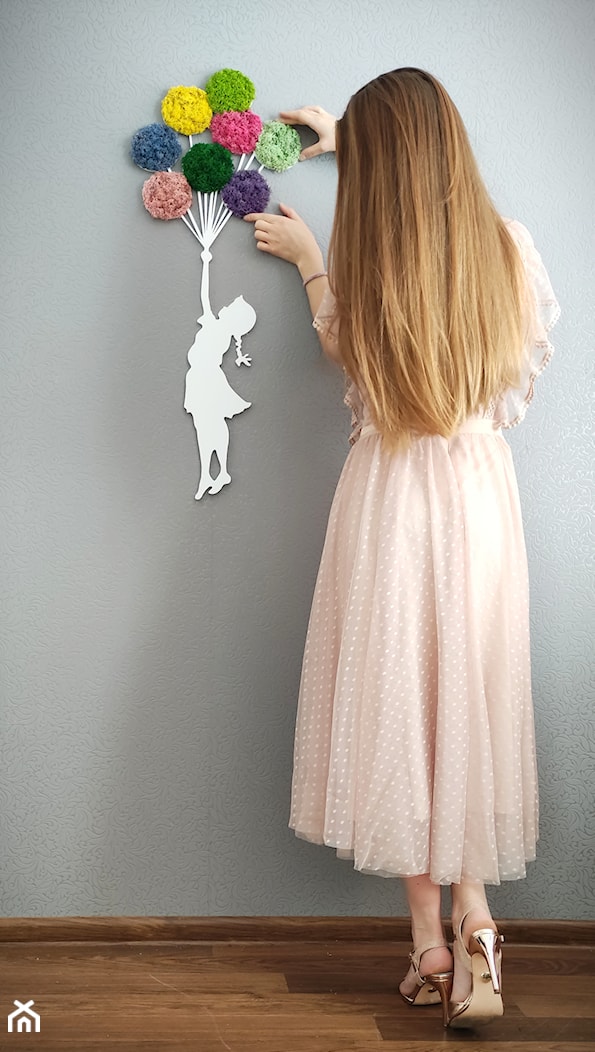 Dziewczynka z balonikami, mech chrobotek - zdjęcie od DecorSense - Homebook