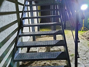 Schody systemowe, ażurowe, zewnętrzne krata wema - zdjęcie od reedo schodydesign