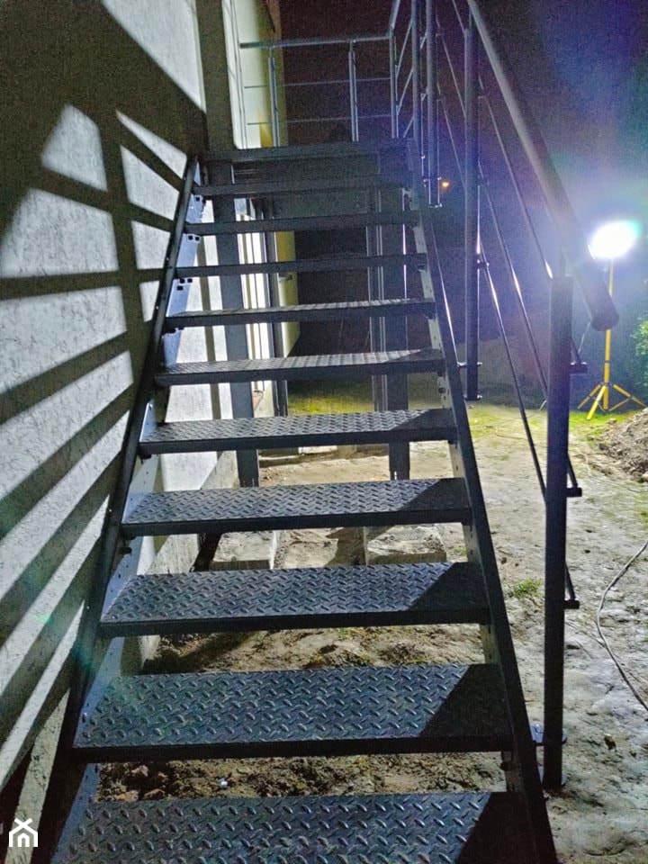 Schody systemowe, ażurowe, zewnętrzne krata wema - zdjęcie od reedo schodydesign