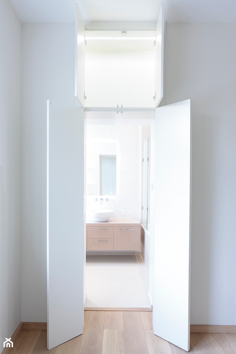 Modernistyczna Łazienka - Łazienka, styl nowoczesny - zdjęcie od Bespoke Furniture