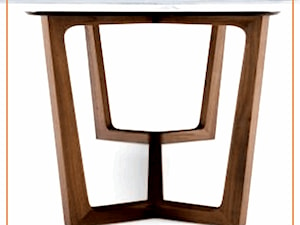 Stół z nogami i podnóżkiem identycznymi