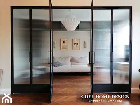 Aranżacje wnętrz - Salon: Zabudowa loftowa z ryflowanym szkłem i składanymi drzwiami - GDEL Home Design. Przeglądaj, dodawaj i zapisuj najlepsze zdjęcia, pomysły i inspiracje designerskie. W bazie mamy już prawie milion fotografii!