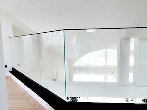 Balustrada szklana na antresoli GDEL - Domy, styl nowoczesny - zdjęcie od GDEL Home Design