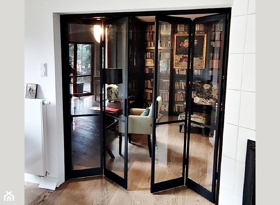 Minimalistyczne drzwi harmonijkowe: design i funkcjonalność. - zdjęcie od GDEL Home Design
