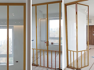 Szklana ścianka z podwójnymi drzwiami GDEL - zdjęcie od GDEL Home Design