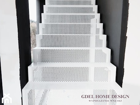 Aranżacje wnętrz - Schody: Białe koronkowe schody dywanowe z metalu - Schody, styl minimalistyczny - GDEL Home Design. Przeglądaj, dodawaj i zapisuj najlepsze zdjęcia, pomysły i inspiracje designerskie. W bazie mamy już prawie milion fotografii!