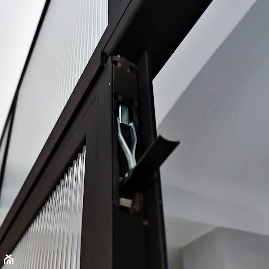 Zabudowa loftowa z drzwiami uchylnymi łuki - Łazienka, styl industrialny - zdjęcie od GDEL Home Design