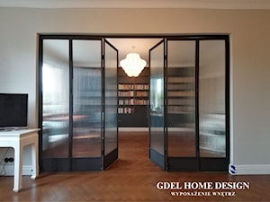 Zabudowa metalowo szklana do salonu - zdjęcie od GDEL Home Design