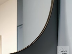 METALOWA RAMA OKRĄGŁA Z LUSTREM GDEL - zdjęcie od GDEL Home Design