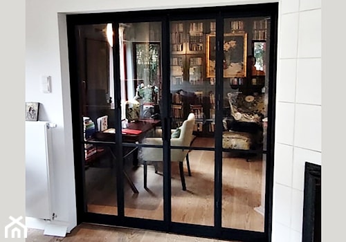 Loftowe drzwi szklane: praktyczne rozwiązanie. - zdjęcie od GDEL Home Design