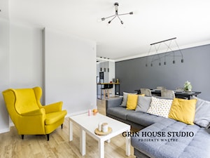 PROJEKT DOMU NA SPRZEDAŻ - Mały biały szary salon z jadalnią, styl nowoczesny - zdjęcie od GRIN HOUSE STUDIO