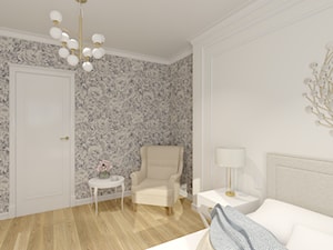 Sypialnia w Rezydencji Parkowej - średnia sypialnia beżowo granatowa z tapetą, fotelem i lustrem nad łóżkiem w domu jednorodzinnym, w stylu hampton/klasyczny - zdjęcie od Tucholscy Kreatywnie