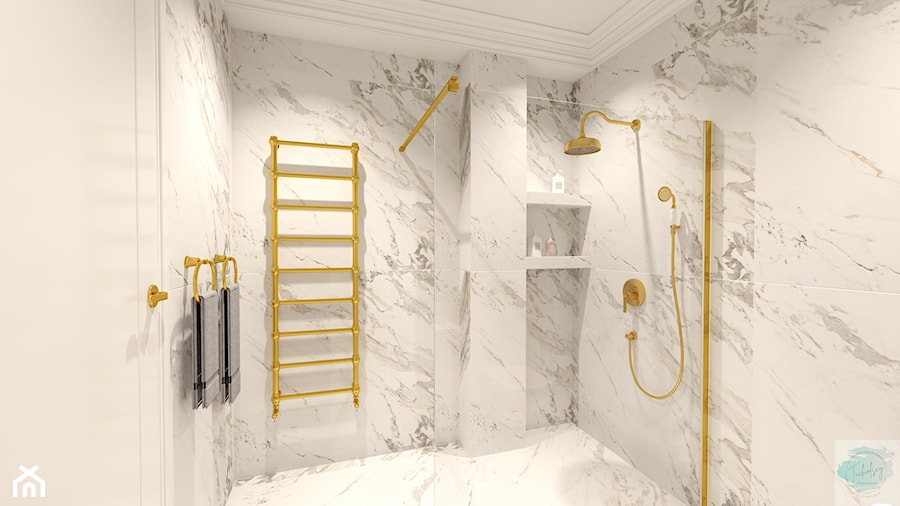 Łazienka w Rezydencji Parkowej - mała łazienka, jasna, biała, klasyczna, płytki marmur połączone ze złotą armaturą w domu jednorodzinnym, w stylu hampton/klasyczny - zdjęcie od Tucholscy Kreatywnie