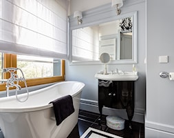 Apartament Mokotów 4 - Mała łazienka z oknem, styl glamour - zdjęcie od STRICTE - DESIGN Arch. Magdalena Smyk - Homebook