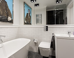 Apartament Śródmieście 1 - Średnia z lustrem z punktowym oświetleniem łazienka, styl nowoczesny - zdjęcie od STRICTE - DESIGN Arch. Magdalena Smyk - Homebook