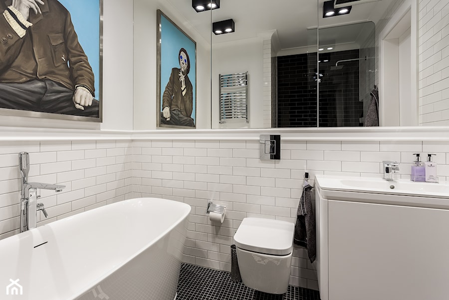 Apartament Śródmieście 1 - Średnia z lustrem z punktowym oświetleniem łazienka, styl nowoczesny - zdjęcie od STRICTE - DESIGN Arch. Magdalena Smyk