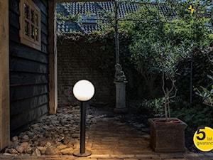 Lampa stojąca w ogrodzie - zdjęcie od Lampy Spotline - nowoczesne oświetlenie domu, ogrodu i firmy