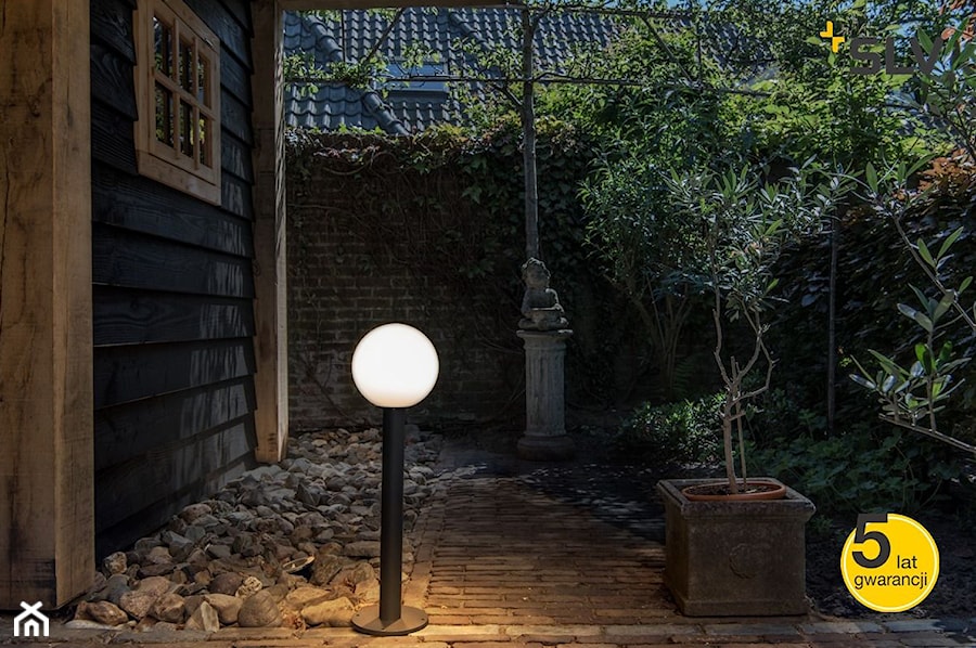 Lampa stojąca w ogrodzie - zdjęcie od Lampy Spotline - nowoczesne oświetlenie domu, ogrodu i firmy