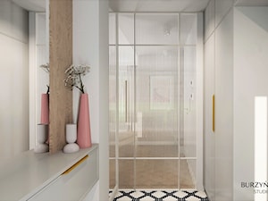 Jasny przedpokój z drzwiami przeszklonymi typu loft - zdjęcie od Burzyńska Studio - naturalne wnętrza