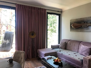 Salon w apartamencie nad morzem - zdjęcie od QIOTO design