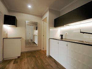 Kuchnia w apartamencie wakacyjnym. - zdjęcie od QIOTO design