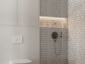 Łazienka - widok na prysznic - zdjęcie od Comfy Studio
