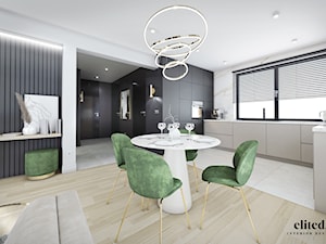 Jadalnia z zielonymi krzesłami z widokiem na aneks kuchenny - zdjęcie od Elited Interior Design