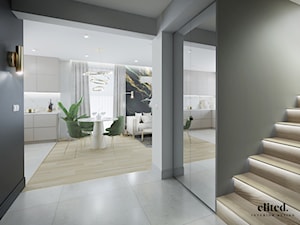 Minimalistyczny korytarz z widokiem na salon z kuchnią - zdjęcie od Elited Interior Design