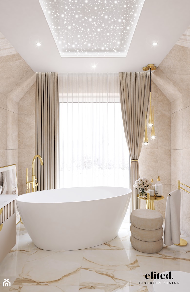 Łazienka na poddaszu z wanną wolnostojącą - zdjęcie od Elited Interior Design
