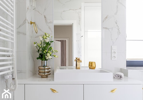 Łazienka w stylu Glamour - zdjęcie od Emmi Kuchnie i Wnętrza