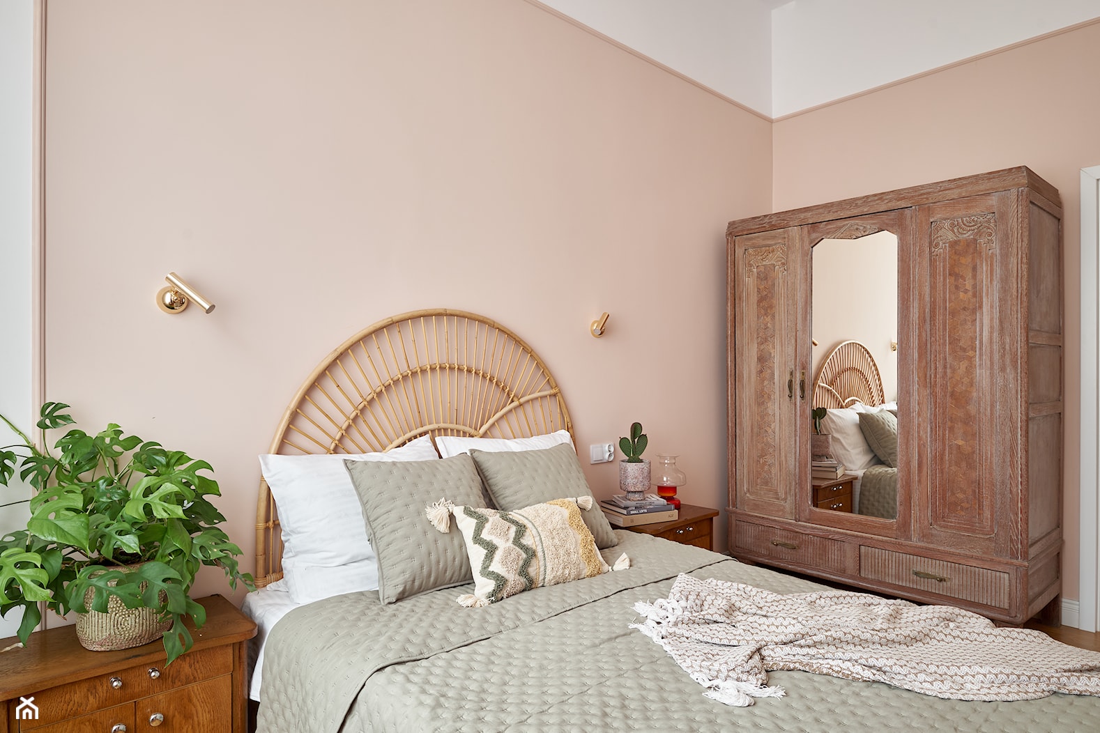 Mała kawalerka, pastelowe kolory, mieszkanie z dobrze wykorzystaną przestrzenią. - Sypialnia, styl vintage - zdjęcie od LEKU DESIGN - Homebook