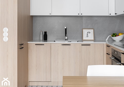 Mieszkanie miłośnika dizajnu w Gdyni- KINK Interiors - Mała średnia otwarta z zabudowaną lodówką kuchnia w kształcie litery l, styl nowoczesny - zdjęcie od INKADR Natalia Kaczmarek