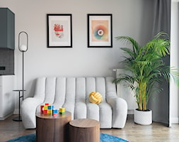 Kolorowe 85-metrowe dwupoziomowe mieszkanie od Koiga Studio - Salon - zdjęcie od INKADR Natalia Kaczmarek - Homebook