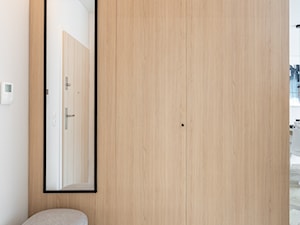 Mieszkanie miłośnika dizajnu w Gdyni- KINK Interiors - Hol / przedpokój - zdjęcie od INKADR Natalia Kaczmarek