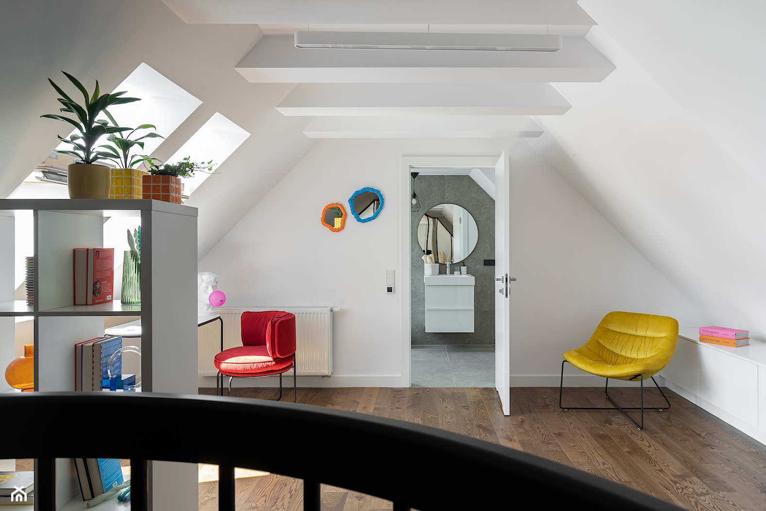 Kolorowe 85-metrowe dwupoziomowe mieszkanie od Koiga Studio - Biuro - zdjęcie od INKADR Natalia Kaczmarek - Homebook