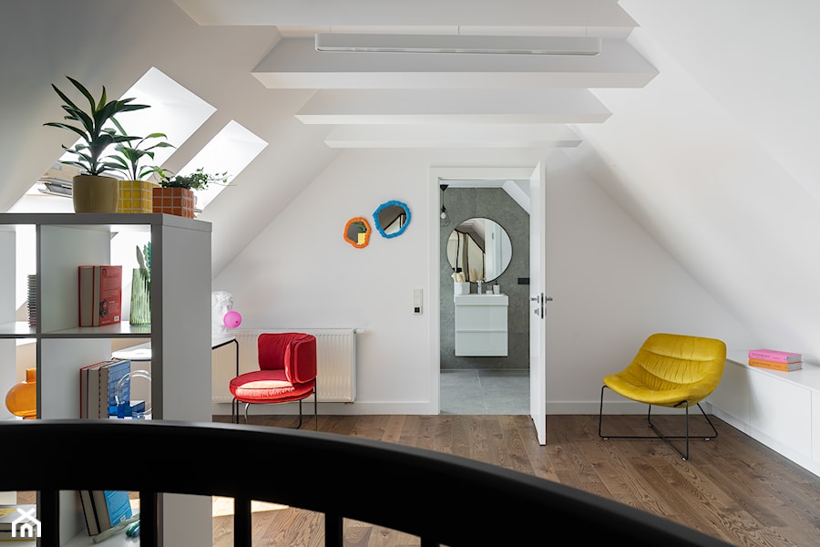 Kolorowe 85-metrowe dwupoziomowe mieszkanie od Koiga Studio - Biuro - zdjęcie od INKADR Natalia Kaczmarek