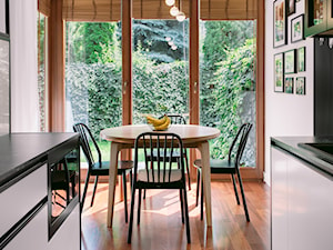 Soft Loft - Mała biała jadalnia w kuchni, styl nowoczesny - zdjęcie od Paweł Śnieżek Interiors & Architecture Design