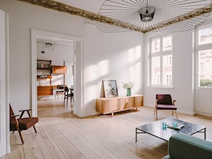 Apartament w starej kamienicy na poznańskiej Wildzie - Salon - zdjęcie od LBWA