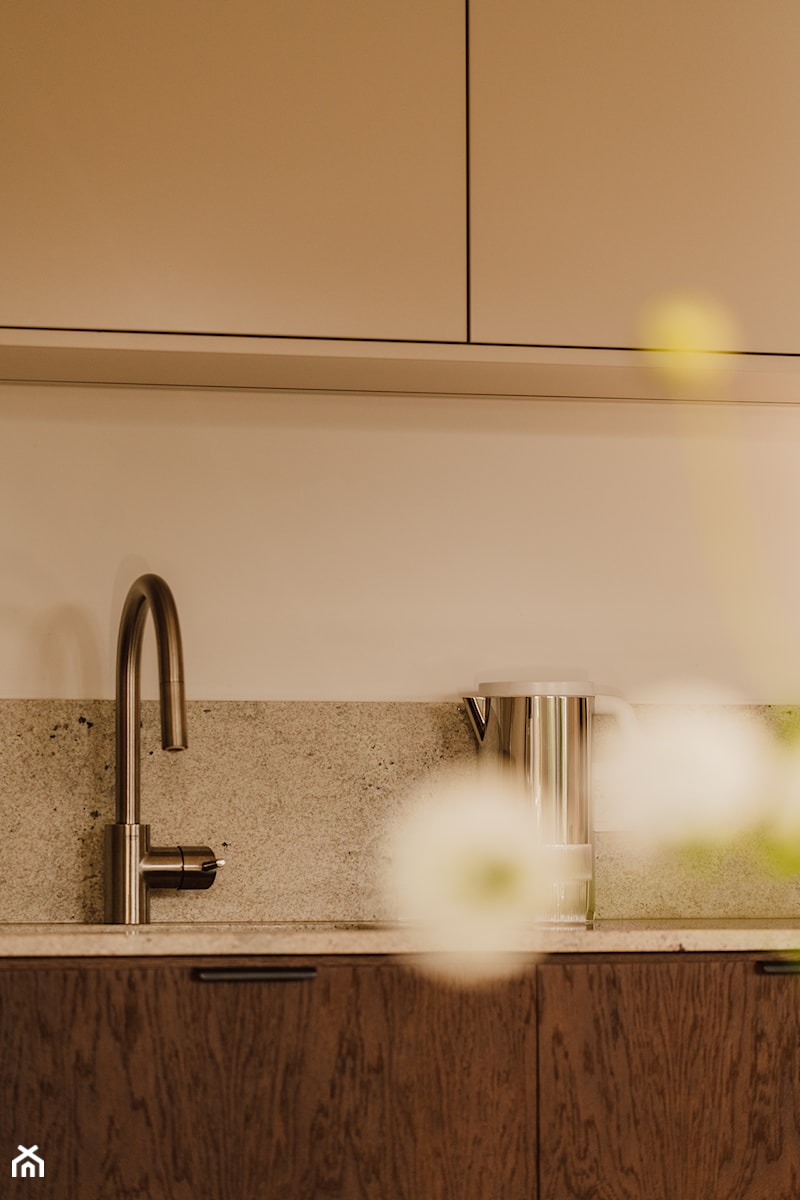 Mieszkanie przepełnione światłem - Kuchnia, styl skandynawski - zdjęcie od LBWA