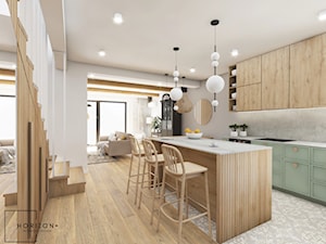 Dom 150 m2, Kobyłka - Średnia z turkusowymi frontami z kamiennym blatem biała kuchnia dwurzędowa z wyspą lub półwyspem, styl nowoczesny - zdjęcie od HORIZON+