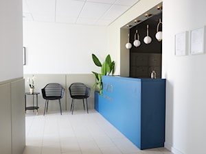 klinika stomatologiczna- recepcja - zdjęcie od ZA-PROJEKTOWANE pracownia projektowania wnętrz