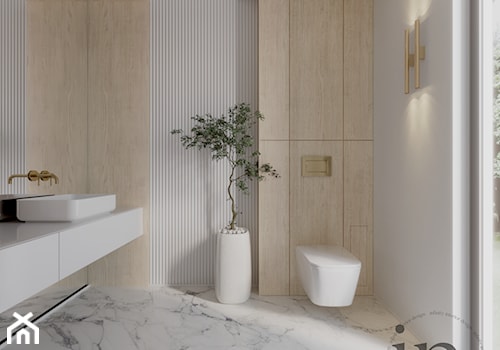 Mała toaleta biel, drewno, marmur - zdjęcie od Infinity Interior Design