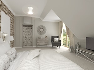 Duża biała szara sypialnia na poddaszu - zdjęcie od PURPLE PRACOWNIA