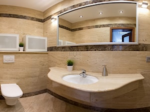 Łazienki - Średnia bez okna z lustrem z punktowym oświetleniem łazienka, styl tradycyjny - zdjęcie od RR Granity