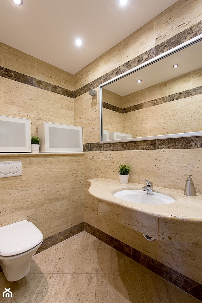 Łazienki - Mała bez okna z punktowym oświetleniem łazienka, styl tradycyjny - zdjęcie od RR Granity - Homebook