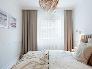 Sypialnia w apartamencie wakacyjnym w Gdyni-Oksywiu - zdjęcie od MPROJEKT MILENA BARANOWSKA-PALIWODA