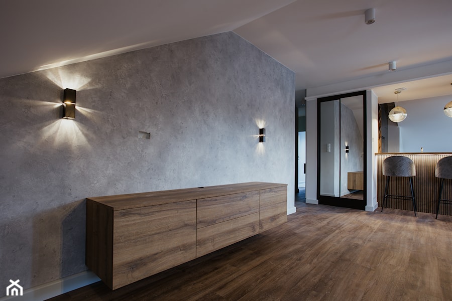 Salon w apartamencie na poddaszu na gdańskim Chełmie - zdjęcie od MPROJEKT MILENA BARANOWSKA-PALIWODA