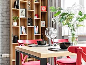 Mieszkanie z czerwonym akcentem - konkurs - Średnia biała jadalnia, styl industrialny - zdjęcie od SAS Wnętrza i Kuchnie