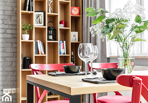 Mieszkanie z czerwonym akcentem - konkurs - Średnia biała jadalnia, styl industrialny - zdjęcie od Plasun Kuchnie i Wnętrza
